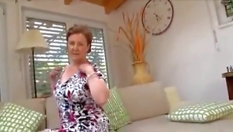 Showing her hairy pie