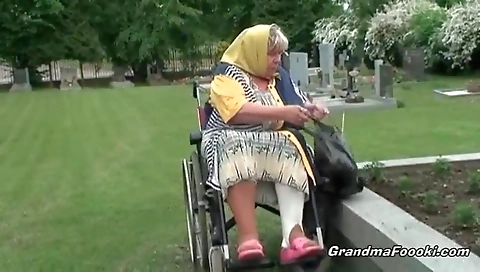 Granny gets to sex